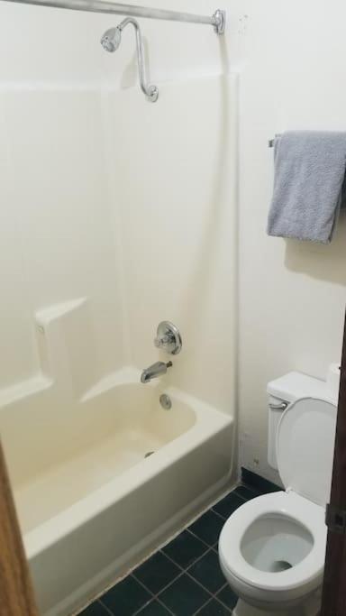 Hotel 2 Queen Beds Hotel Room 222 Wi-Fi Hot Tub Booking Stillwater Ngoại thất bức ảnh