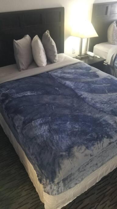 Hotel 2 Queen Beds Hotel Room 222 Wi-Fi Hot Tub Booking Stillwater Ngoại thất bức ảnh
