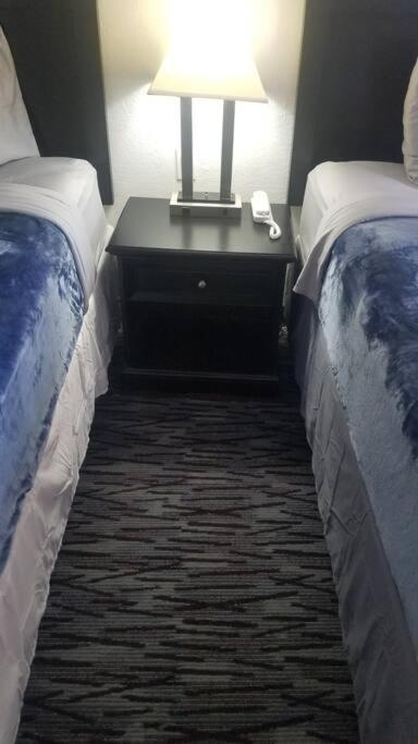 Hotel 2 Queen Beds Hotel Room 222 Wi-Fi Hot Tub Booking Stillwater Ngoại thất bức ảnh